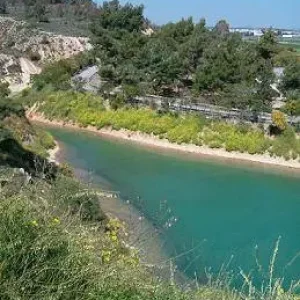 מאגר ליד אנדרטת הצנחנים